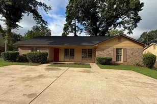 104 Peachtree Ct, Lagrange, GA 30241 - Photo 1