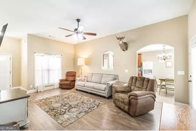 207 Ellington  Ct, Perry, GA 31069 - Photo 9