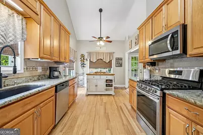 130 Chesterfield Drive, Newnan, GA 30265 - Photo 9