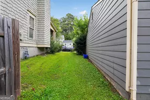 585 Woodcrest Manor Dr, Stone Mountain, GA 30083 - Photo 5