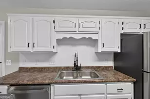 822 Lakeview Ct, Hinesville, GA 31313 - Photo 17