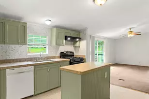 141 Gamecock Way, Barnesville, GA 30204 - Photo 9