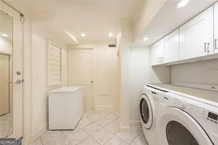 1880 Greystone Rd NW, Atlanta, GA 30318 - Photo 17