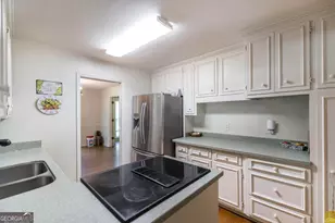 1093 Underwood Dr, Macon, GA 31210 - Photo 9