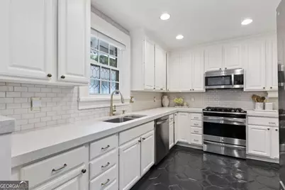 12 Arc Way NE, Atlanta, GA 30305 - Photo 11