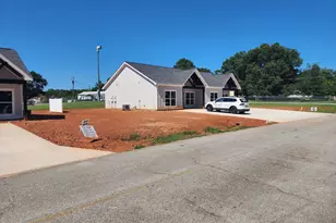 16 18 44 46 66 Clay St, Hartwell, GA 30530 - Photo 3