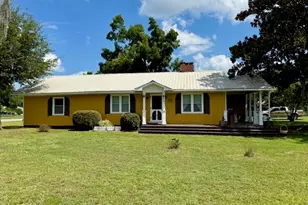 301 E Willow Lake Dr, Metter, GA 30439 - Photo 1