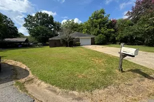 102 Modred Ct, Warner Robins, GA 31093 - Photo 1