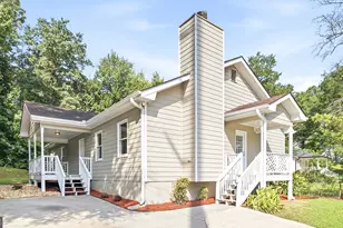 188 Poplar St, Buford, GA 30518 - Photo 1