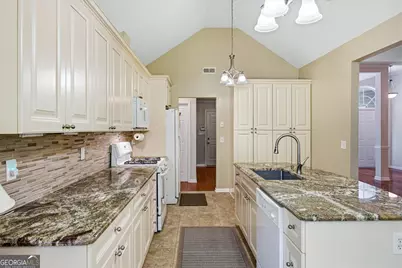 100 Avondale Circle, Newnan, GA 30265 - Photo 15
