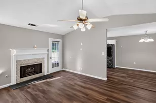 22 Canterbury Dr, Grantville, GA 30220 - Photo 3