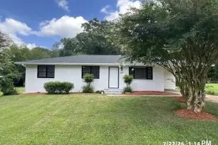 207 Buena Vista St, Winder, GA 30680 - Photo 1