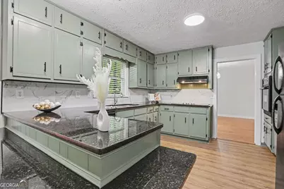 5148 Rocky Glen, Stone Mountain, GA 30088 - Photo 11