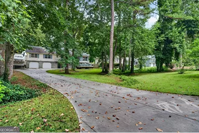 3009 Meadow Drive, Marietta, GA 30062 - Photo 3
