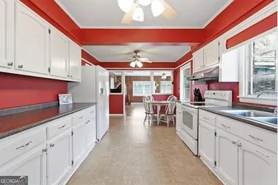 513 N Caswell Street, Glennville, GA 30427 - Photo 9