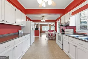 513 N Caswell St, Glennville, GA 30427 - Photo 9