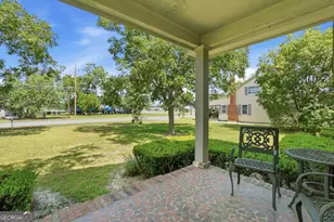 513 N Caswell St, Glennville, GA 30427 - Photo 3