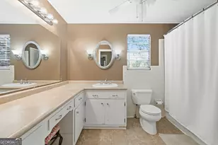 513 N Caswell St, Glennville, GA 30427 - Photo 17
