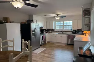 1214 E Barnard St, Glennville, GA 30427 - Photo 9