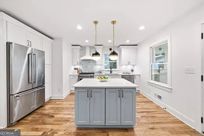1875 Ravenwood Way NE, Atlanta, GA 30329 - Photo 9