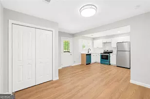 1639 Bridgeport Dr NW, Atlanta, GA 30318 - Photo 15