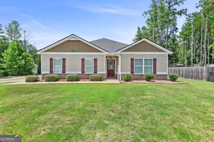 141 N Meadows Ridge Dr, Grantville, GA 30220 - Photo 1