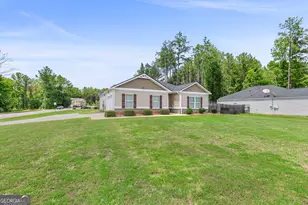 141 N Meadows Ridge Dr, Grantville, GA 30220 - Photo 3