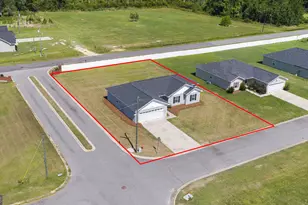 686 Lakeside Cir, Baxley, GA 31513 - Photo 3