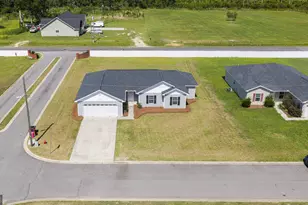 686 Lakeside Cir, Baxley, GA 31513 - Photo 5