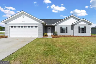686 Lakeside Circle, Baxley, GA 31513 - Photo 1
