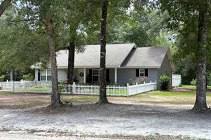 325 Creekview Dr, Hortense, GA 31543 - Photo 1