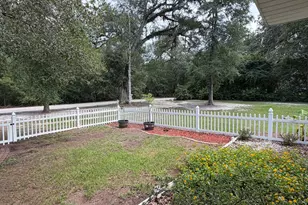 325 Creekview Dr, Hortense, GA 31543 - Photo 9