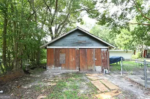 1303 Carswell Ave, Waycross, GA 31503 - Photo 5