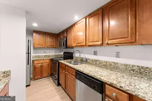 6900 Roswell Rd, Sandy Springs, GA 30328 - Photo 15