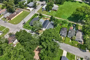718 W 51st St, Savannah, GA 31405 - Photo 27