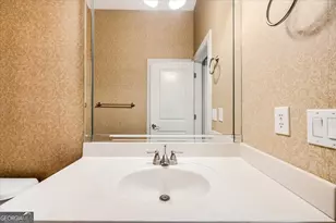 1067 Creekwood Cir, Madison, GA 30650 - Photo 9