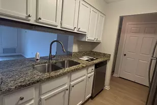 300 Johnson Ferry Rd, Sandy Springs, GA 30328 - Photo 9