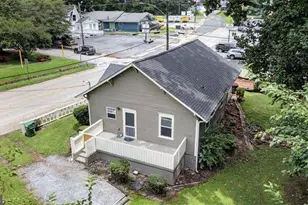 1070 Forrest Ave, Stone Mountain, GA 30083 - Photo 5