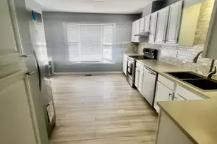 10 E Huntington Pl Dr, Sandy Springs, GA 30350 - Photo 17