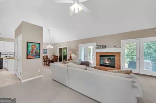 131 Sunrise Dr, Lavonia, GA 30553 - Photo 9