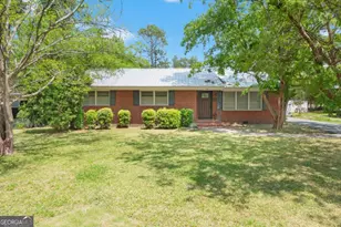 1011 Cherokee Cir, Waycross, GA 31501 - Photo 1