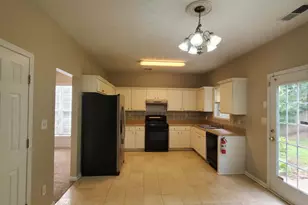 1031 Maple Leaf Dr, McDonough, GA 30253 - Photo 3