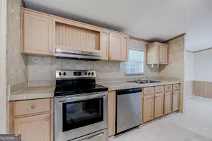 437 Burkhalter Cir, Claxton, GA 30417 - Photo 7