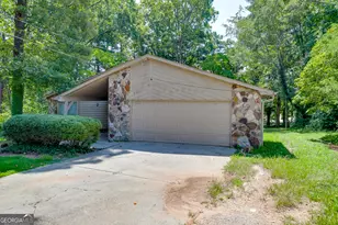 900 Pawnee Pl, Lilburn, GA 30047 - Photo 1