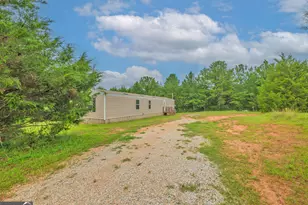 330 Edgewater Ln, Hartwell, GA 30643 - Photo 1