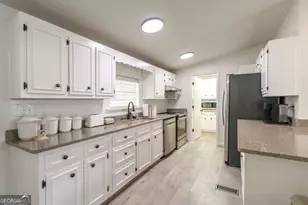 1180 Greenbriar Dr, Madison, GA 30650 - Photo 15
