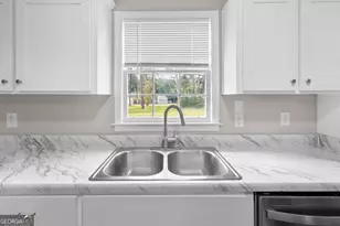 605 Honeysuckle Ln, Statesboro, GA 30458 - Photo 11