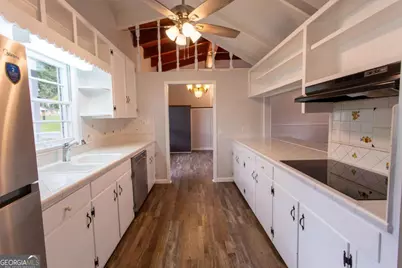 2623 Hatch Pkwy N, Baxley, GA 31513 - Photo 11