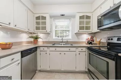 73 Montre Square, Atlanta, GA 30327 - Photo 9
