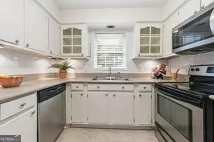 73 Montre Square, Atlanta, GA 30327 - Photo 9